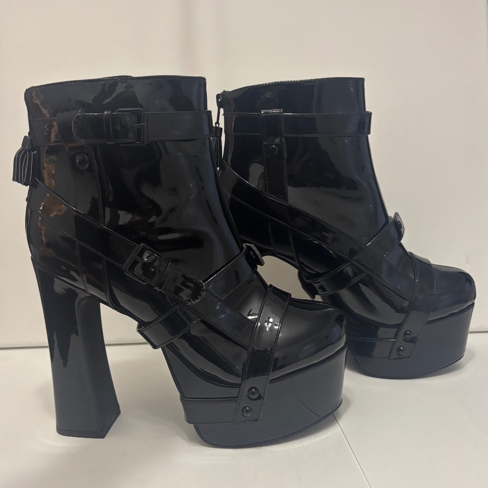 YRU Bondage Platform Boots